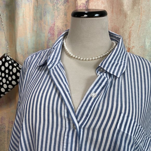 📌Hester & Orchard Classic Striped Button down Blouse with Roll up sleeves - Picture 3 of 16